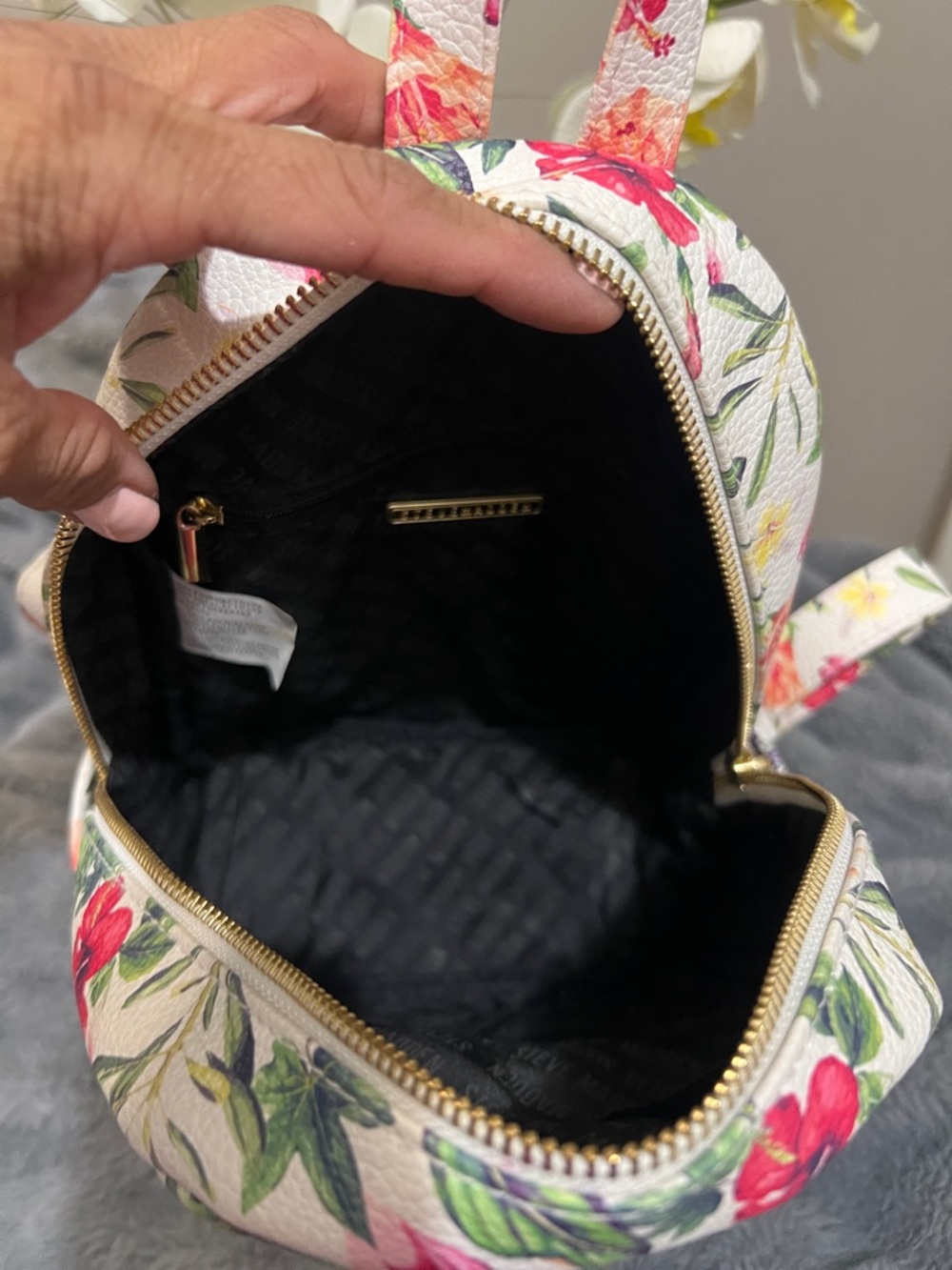 Steve Madden White Floral Mini Backpack EUC retail $59 - Picture 5 of 7